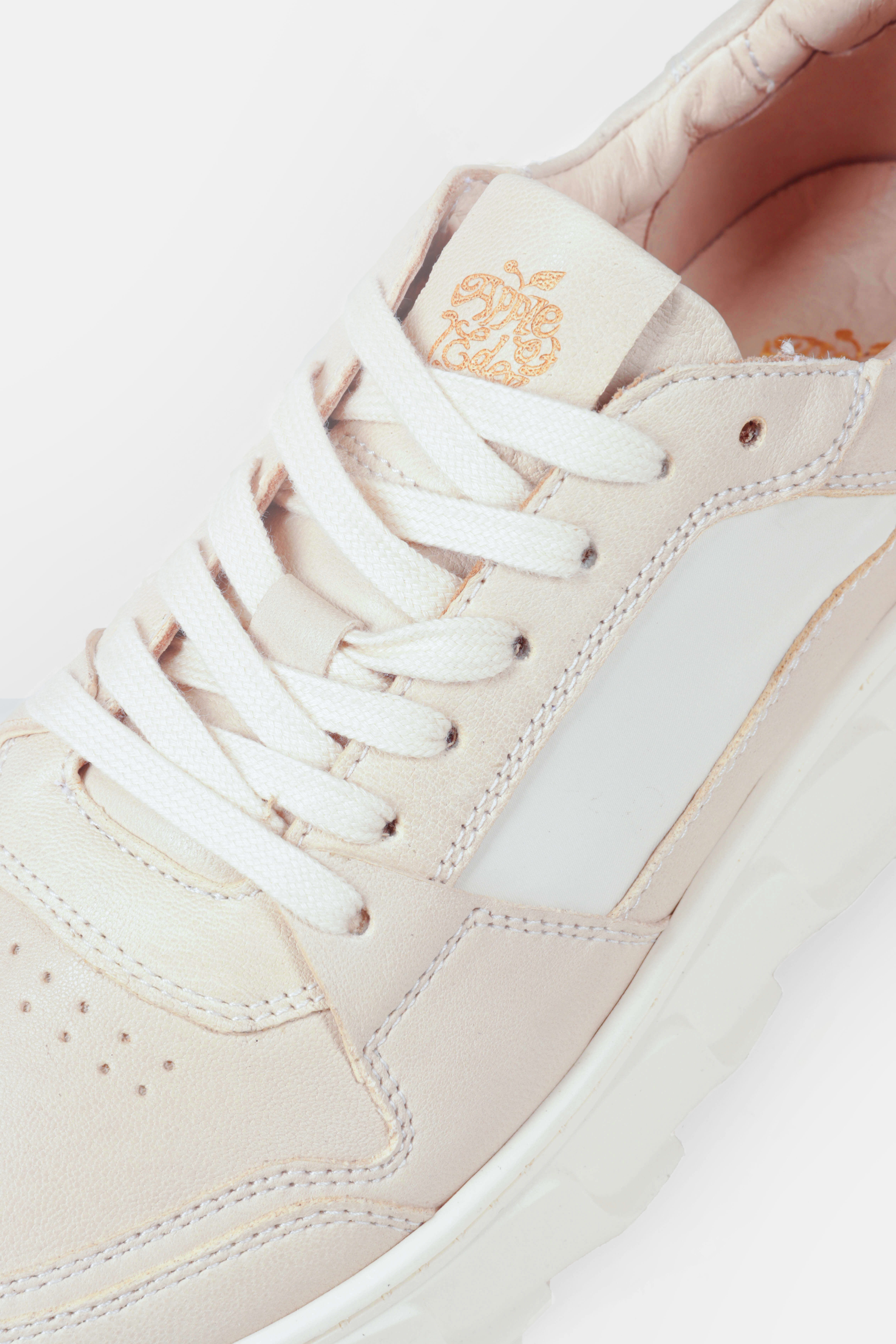 AW24-LONDON68-ivory-000-000-Apple-of-Eden_8_BMkz8cZyOofWMy1