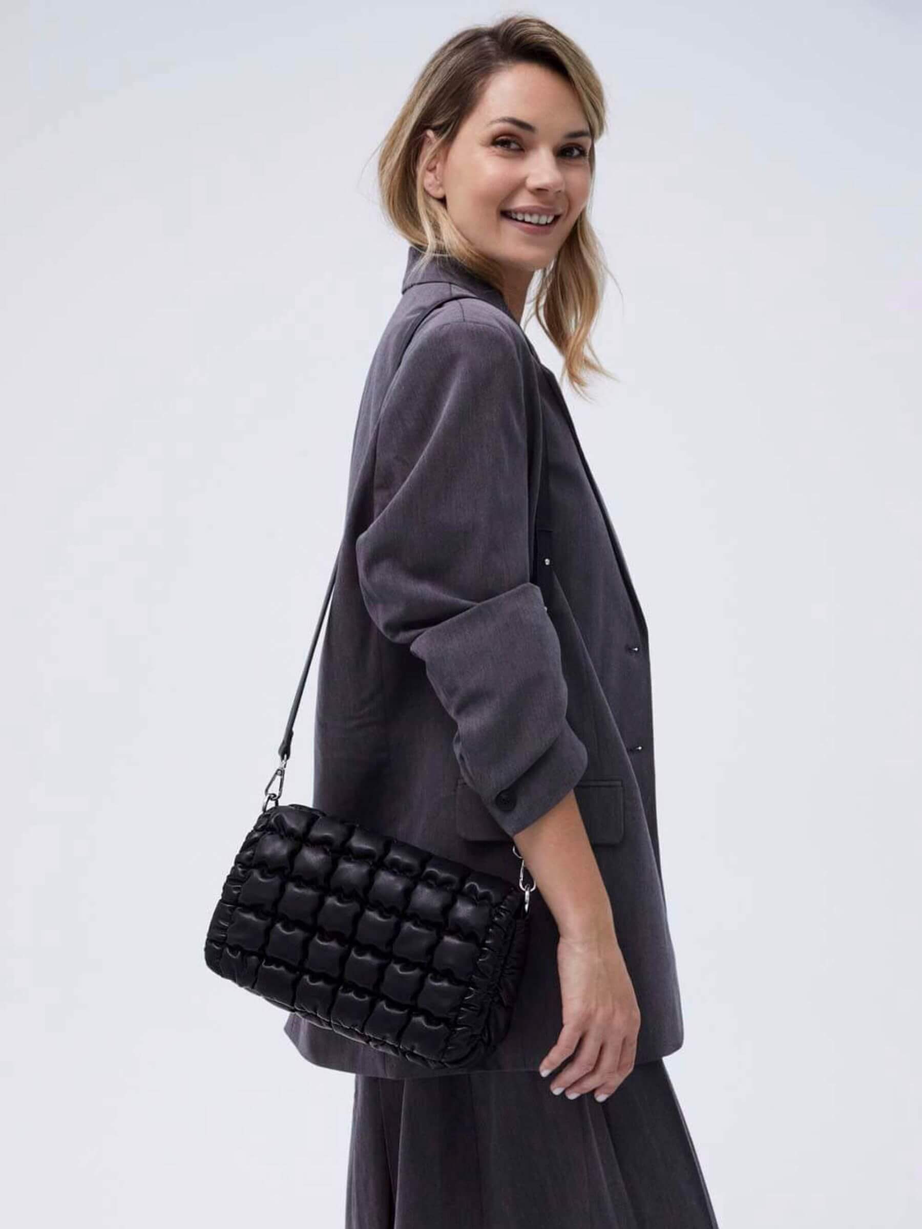 Umhängetasche schwarz image, Tasche, Handtasche, Mantel, Geldbörse, Langarm