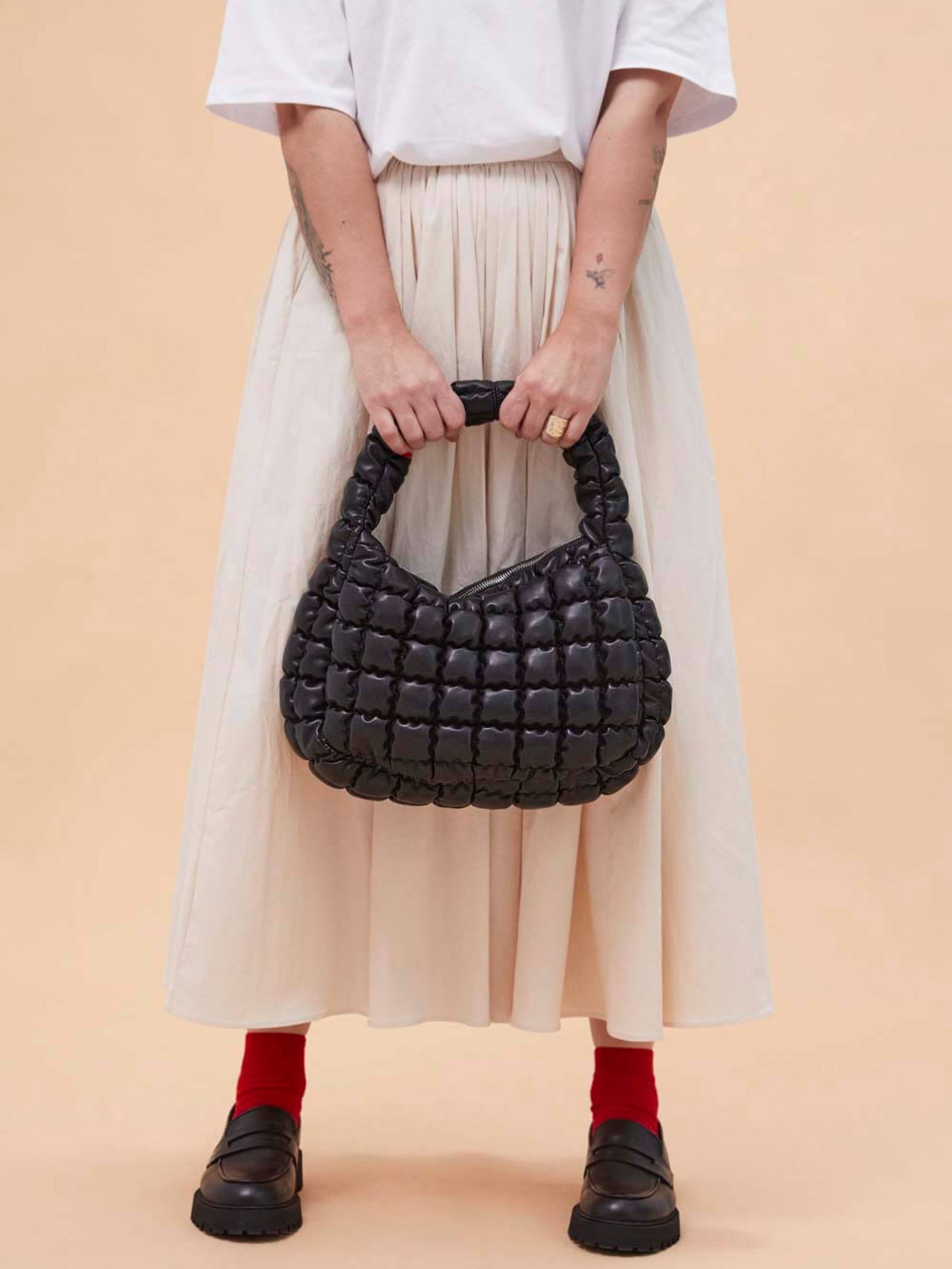 HW24_Kampagnenbild_Cadiz_black Puffer Schultertasche black Image, Zubehor, Tasche, Handtasche, Geldbörse