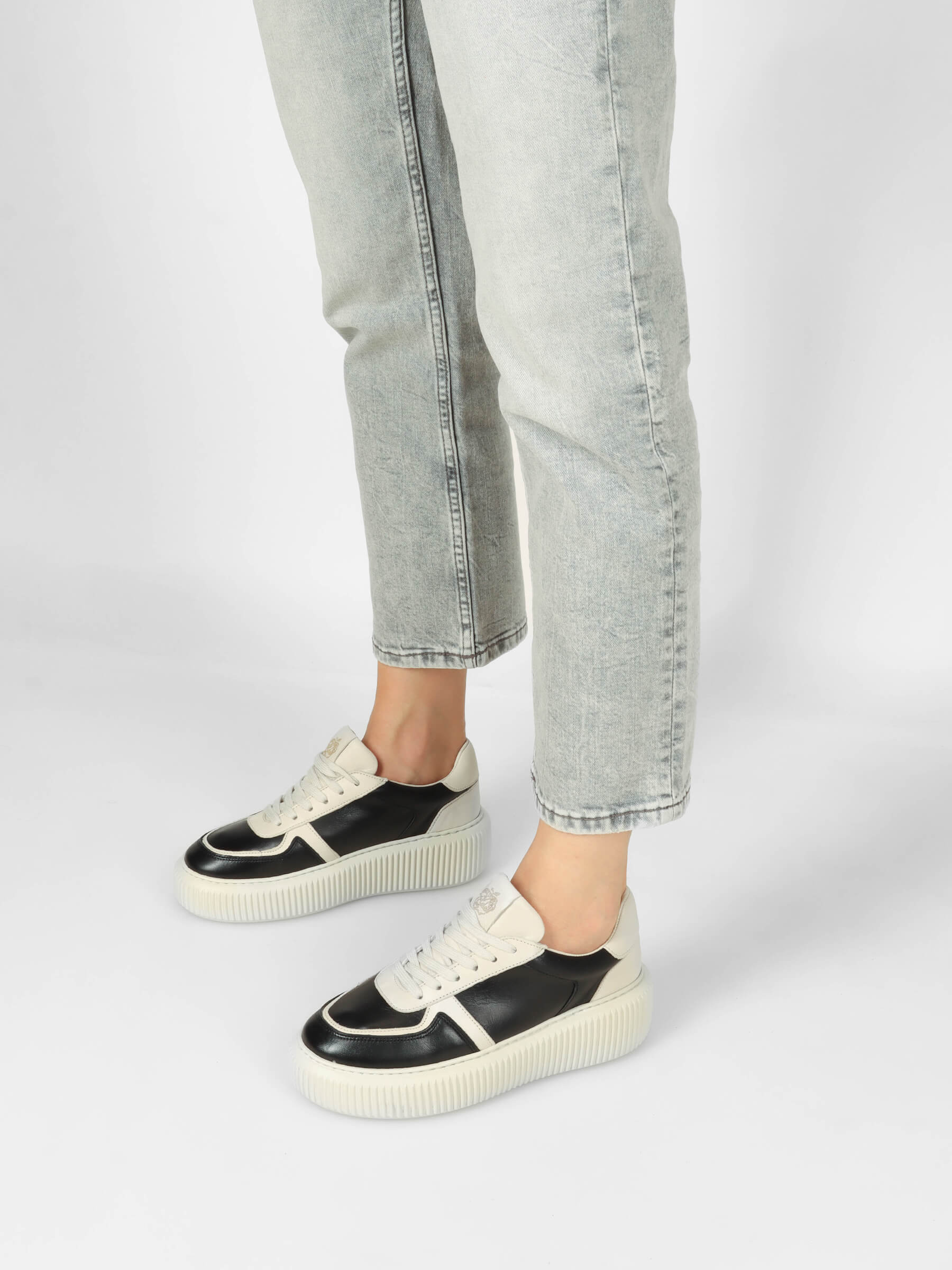 Sneaker weiß/schwarz, Bekleidung, Schuhwerk, Schuh, Sneaker, Hosen