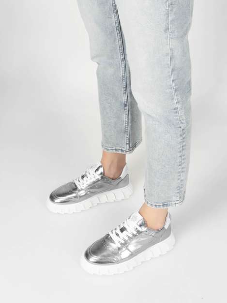 Sneaker silber